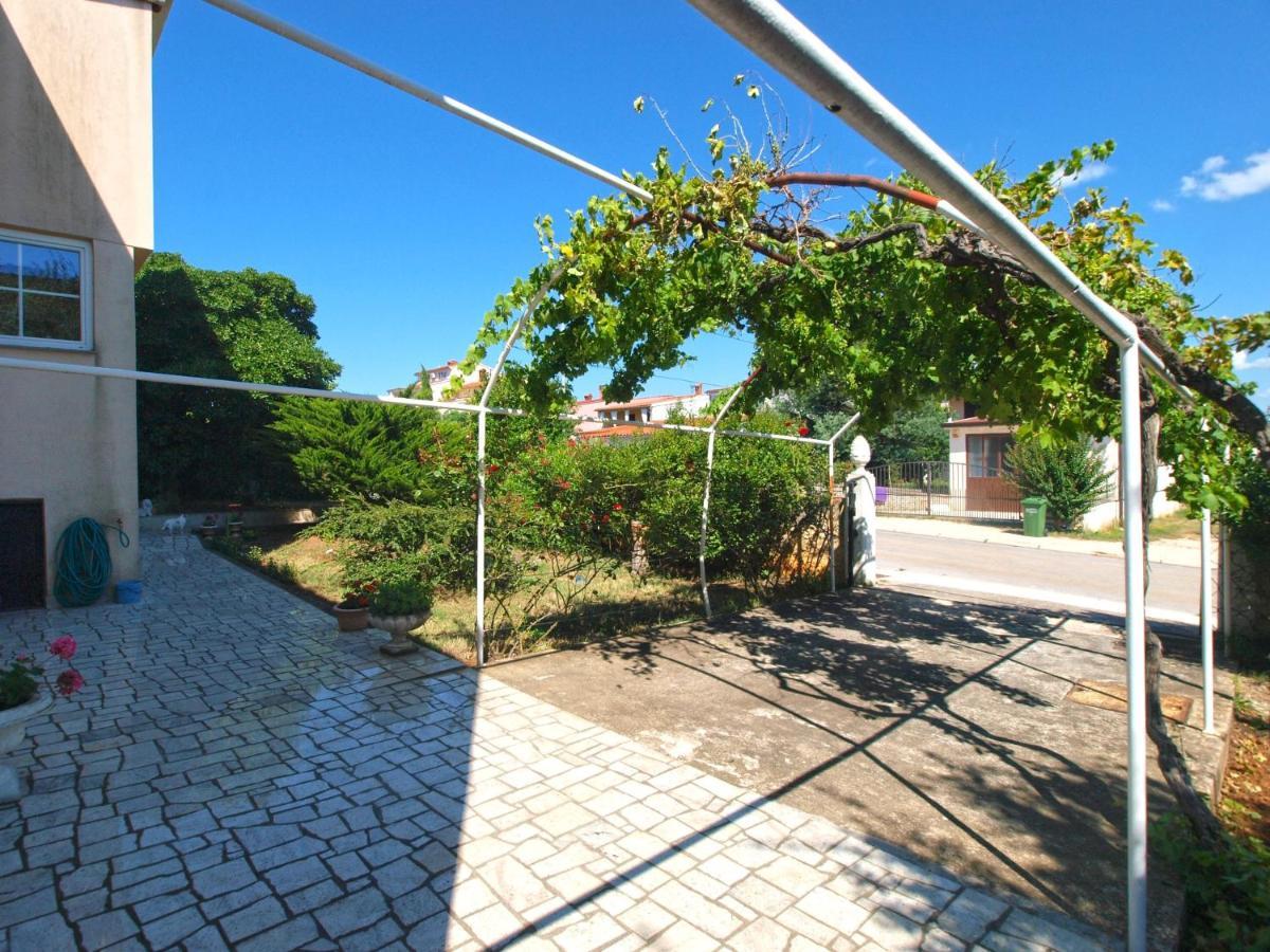 Apartman With A Parking Space Banjole, - 20813 *