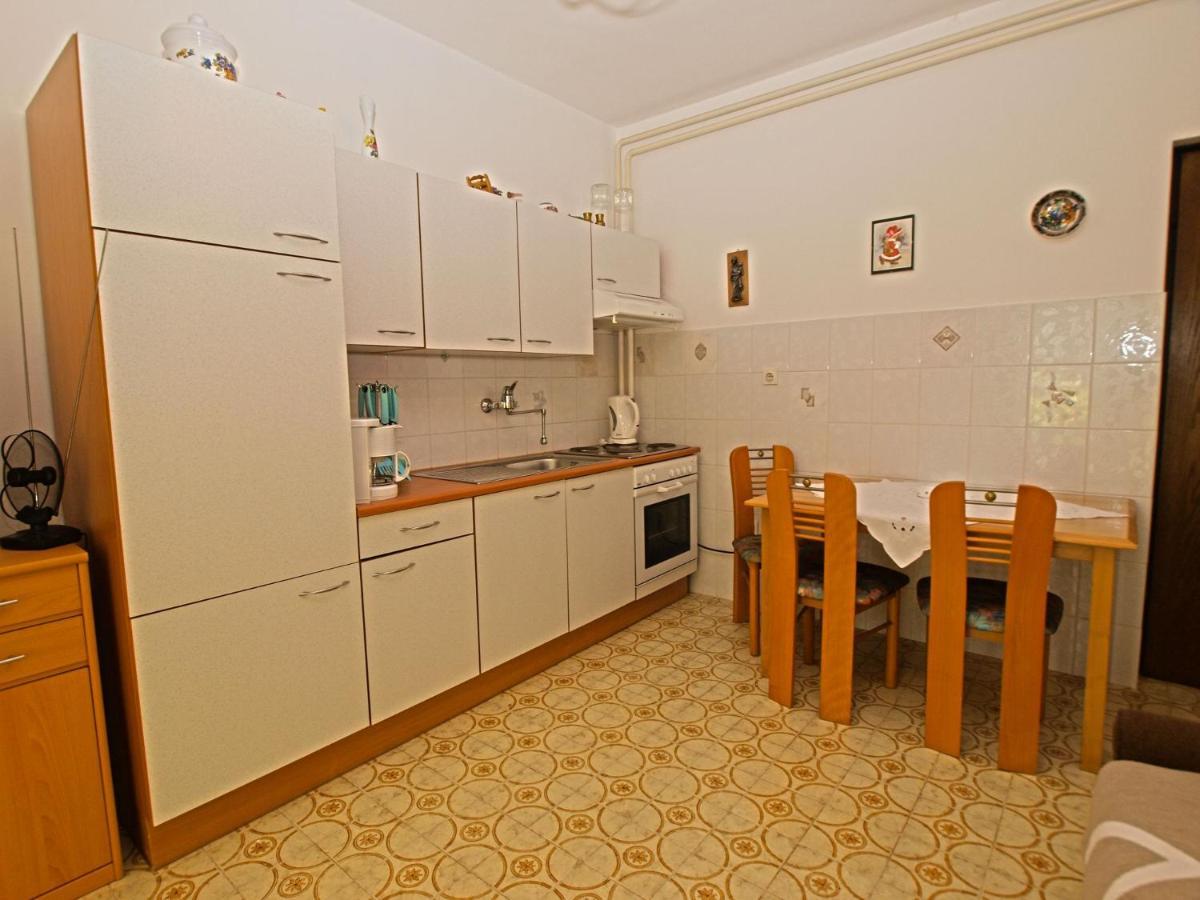 Apartman With A Parking Space Banjole, - 20813 *